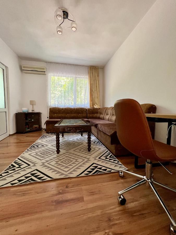 Compact City Center Apartment Kŭrdzhali Exterior foto